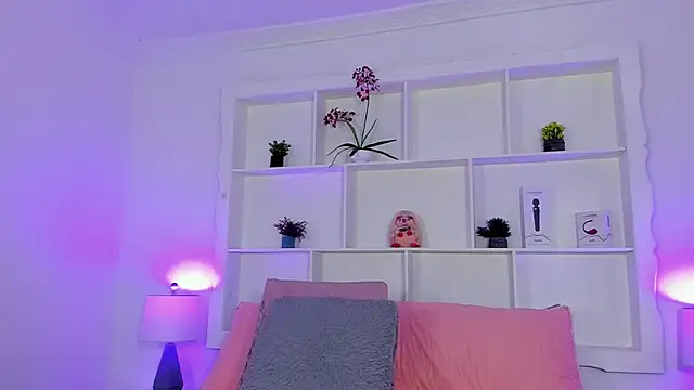 Jenifer Diaz online show from April 15, 2026, 2:21 pm