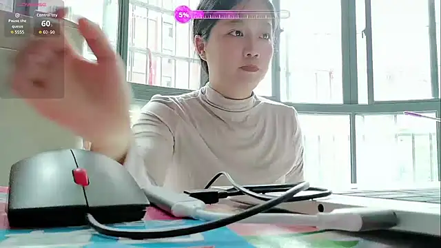 luoxuwen online show from November 2, 2025, 5:56 am