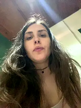 isadelasestrellas online show from October 8, 2025, 3:24 pm