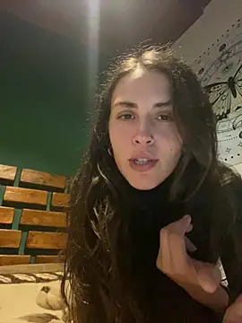 isadelasestrellas online show from April 6, 2026, 4:52 pm