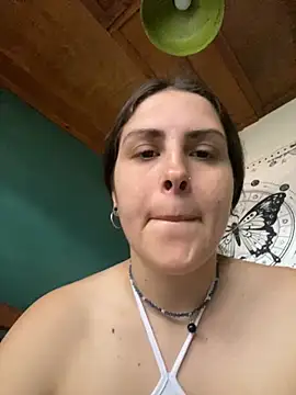 isadelasestrellas online show from September 14, 2025, 3:01 pm