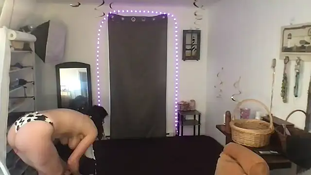 Snapshot of BonfireBonnie chatting on January 7, 2025, 7:49 pm BonfireBonnie online show from January 7, 2025, 7:49 pm