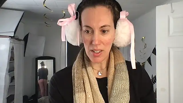 Snapshot of BonfireBonnie chatting on February 20, 2025, 2:13 pm BonfireBonnie online show from February 20, 2025, 2:13 pm