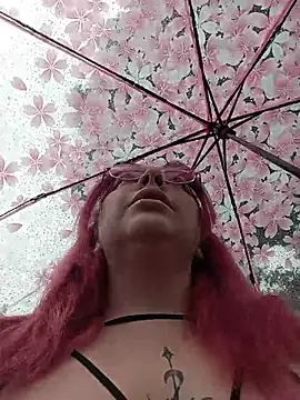Snapshot of madelaine- chatting on June 9, 2026, 6:31 pm madelaine- online show from June 9, 2026, 6:31 pm