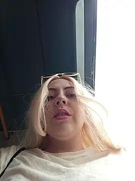 madelaine- online show from April 18, 2026, 1:57 pm