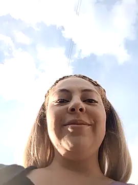 madelaine- online show from September 12, 2025, 10:09 pm