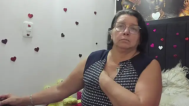 Evaaross 2345 online show from April 15, 2026, 8:20 pm