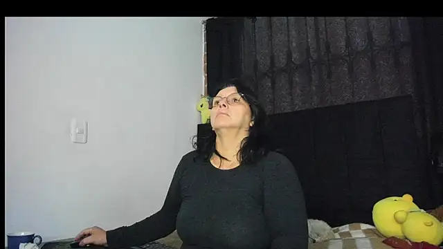 Evaaross 2345 online show from December 19, 2025, 11:23 am