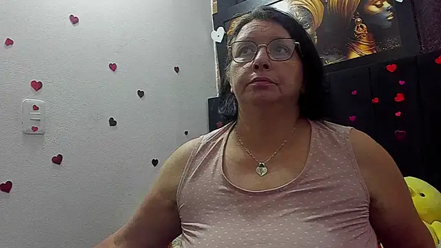 Snapshot of Evaaross_2345 chatting on June 29, 2026, 7:35 pm Evaaross 2345 online show from June 29, 2026, 7:35 pm