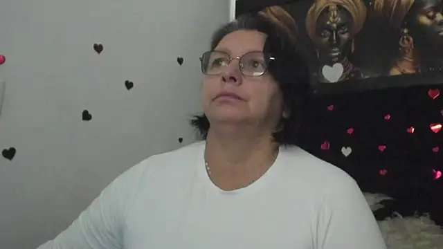 Evaaross 2345 online show from April 13, 2026, 12:31 pm