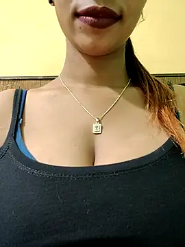 Snapshot of RUPAI009 chatting on March 5, 2025, 6:33 am RUPAI009 online show from March 5, 2025, 6:33 am