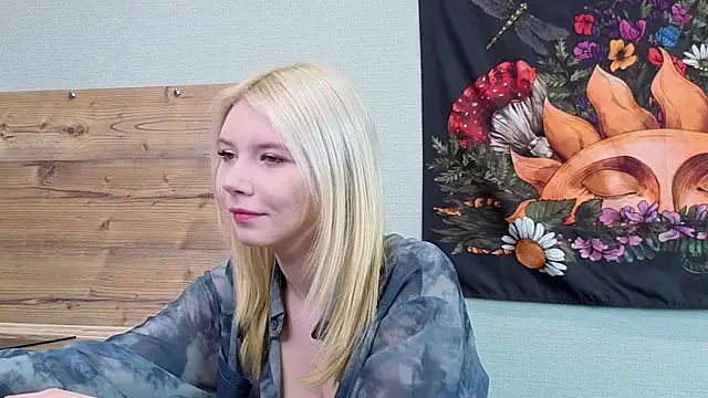 DaisyElmers online show from October 4, 2025, 3:52 am