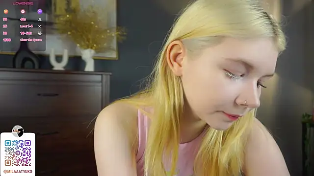 DaisyElmers online show from March 16, 2025, 3:25 am