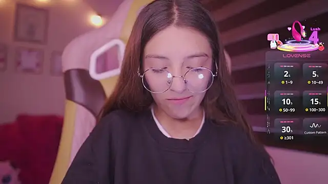 Snapshot of milly_kenner chatting on March 7, 2025, 10:10 pm milly kenner online show from March 7, 2025, 10:10 pm