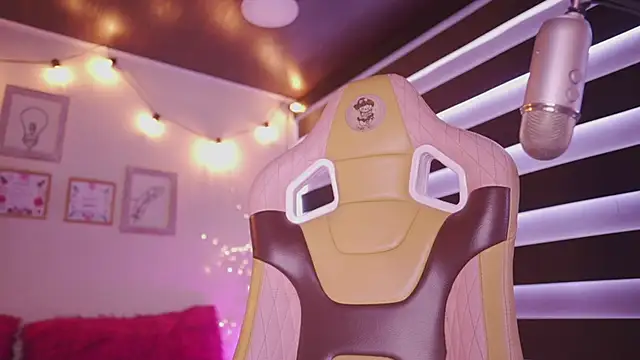 Snapshot of milly_kenner chatting on September 16, 2025, 6:42 pm milly kenner online show from September 16, 2025, 6:42 pm