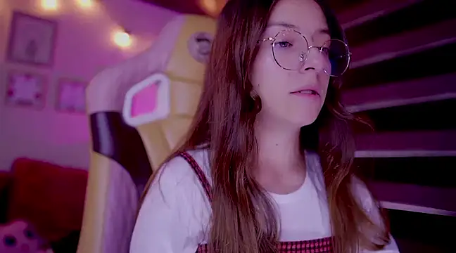 Snapshot of milly_kenner chatting on March 14, 2025, 7:12 pm milly kenner online show from March 14, 2025, 7:12 pm