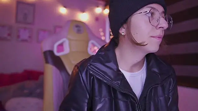 Snapshot of milly_kenner chatting on March 9, 2025, 11:36 am milly kenner online show from March 9, 2025, 11:36 am