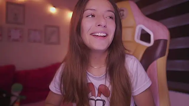 Snapshot of milly_kenner chatting on February 28, 2025, 7:46 pm milly kenner online show from February 28, 2025, 7:46 pm