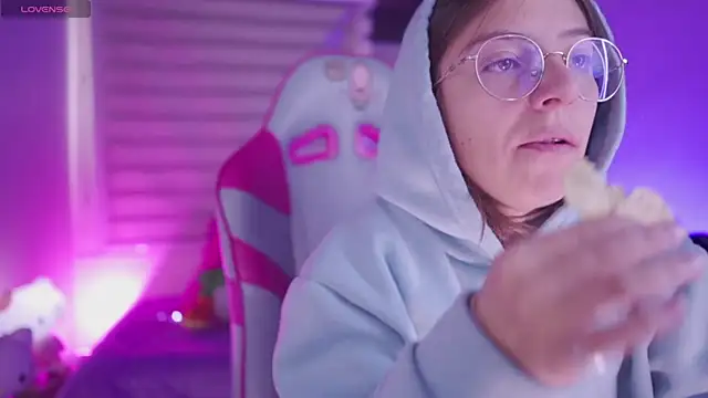 Snapshot of milly_kenner chatting on November 10, 2025, 4:45 pm milly kenner online show from November 10, 2025, 4:45 pm