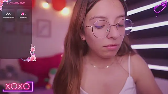 Snapshot of milly_kenner chatting on February 20, 2025, 10:04 pm milly kenner online show from February 20, 2025, 10:04 pm