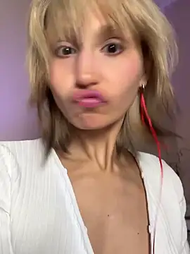 bigbabykiki online show from September 20, 2025, 6:02 pm