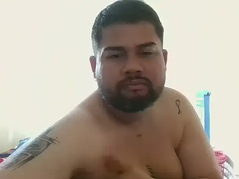 GABRIELGARCIA1313 online show from February 15, 2026, 7:35 pm