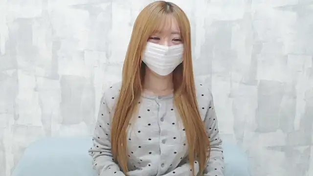 LOVE MOMO LOVE online show from March 1, 2026, 12:05 pm