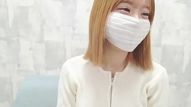 LOVE MOMO LOVE online show from February 1, 2026, 11:30 am