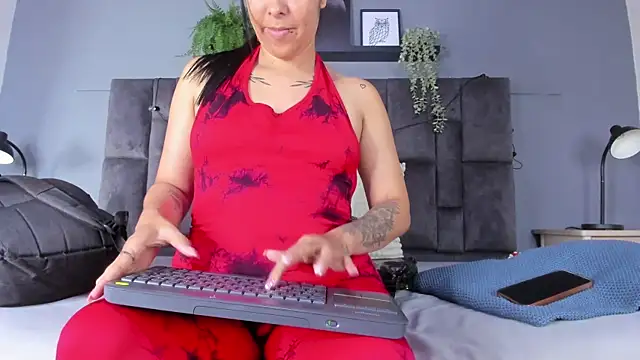 Snapshot of DulceAurora__ chatting on June 4, 2026, 3:11 am DulceAurora online show from June 4, 2026, 3:11 am