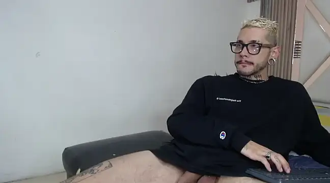 Snapshot of MurdockH chatting on March 18, 2025, 4:40 am MurdockH online show from March 18, 2025, 4:40 am