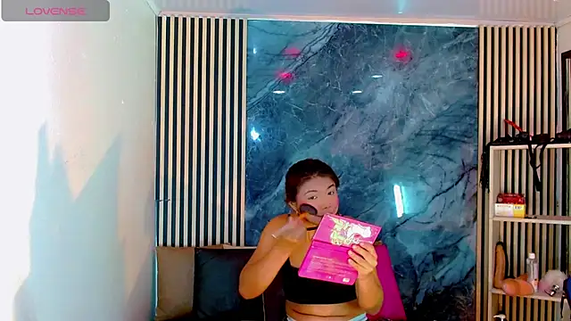 Isalombardi online show from November 14, 2025, 3:54 am