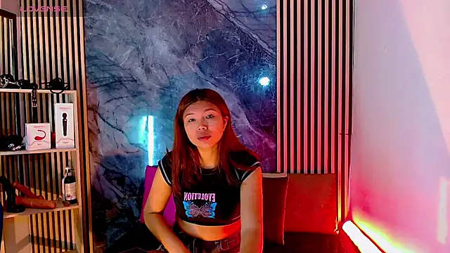 Isalombardi online show from November 7, 2025, 2:49 am