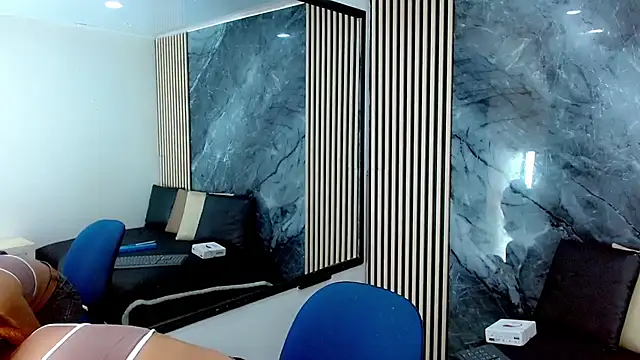 Isalombardi online show from September 15, 2025, 4:13 am