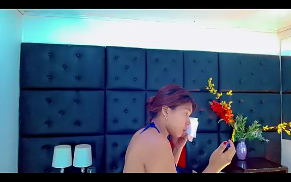 Snapshot of Isalombardi chatting on April 3, 2026, 2:29 am Isalombardi online show from April 3, 2026, 2:29 am