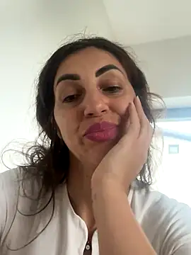 EmaSkyes online show from October 6, 2025, 7:53 am