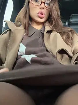 Snapshot of Leila_Brooklyn chatting on April 26, 2026, 10:23 am Leila Brooklyn online show from April 26, 2026, 10:23 am