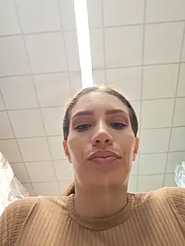 aurelialux online show from September 11, 2025, 9:59 pm