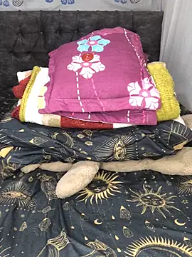 aisha-sajady online show from December 4, 2025, 9:58 pm