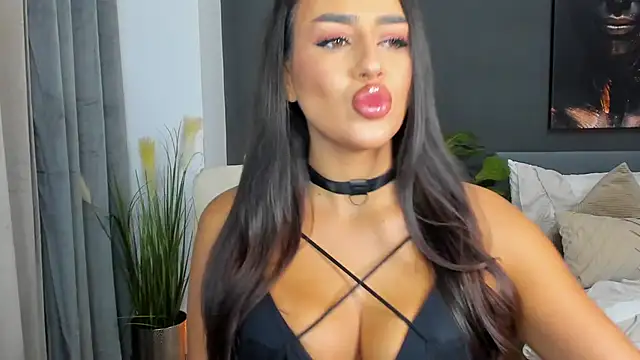 Sonia  Rey online show from September 12, 2025, 3:45 pm