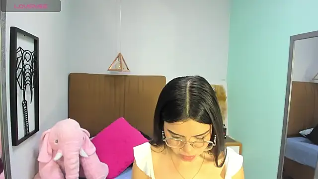 cassiehoward14 online show from March 6, 2025, 12:09 pm