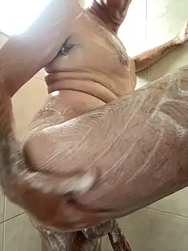 Snapshot of Andydorio chatting on January 5, 2025, 1:04 pm Andydorio online show from January 5, 2025, 1:04 pm