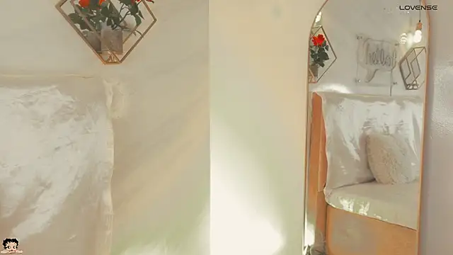 Snapshot of _Rouse_v chatting on November 14, 2025, 2:10 pm Rouse v online show from November 14, 2025, 2:10 pm