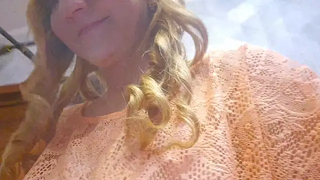 EstrellaWalters online show from October 7, 2025, 9:21 am