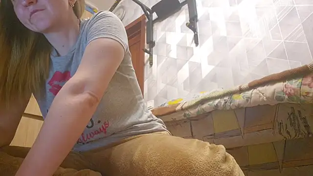 EstrellaWalters online show from April 14, 2026, 5:51 pm