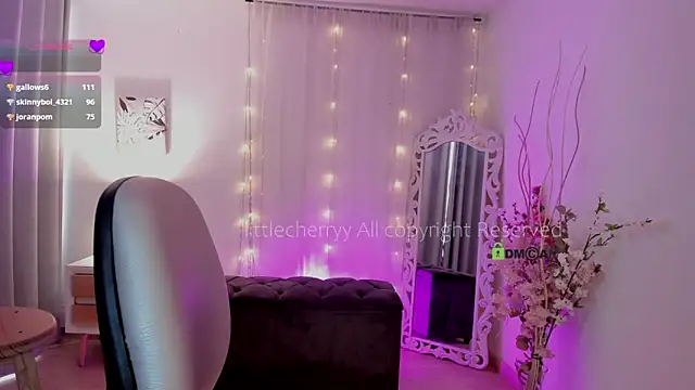  littlecherryy  online show from February 19, 2025, 5:49 pm