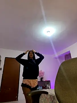 -Naomyy- online show from October 5, 2025, 3:41 am