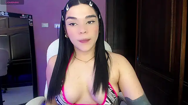 Snapshot of Veronica_111 chatting on March 6, 2025, 10:47 pm Veronica 111 online show from March 6, 2025, 10:47 pm