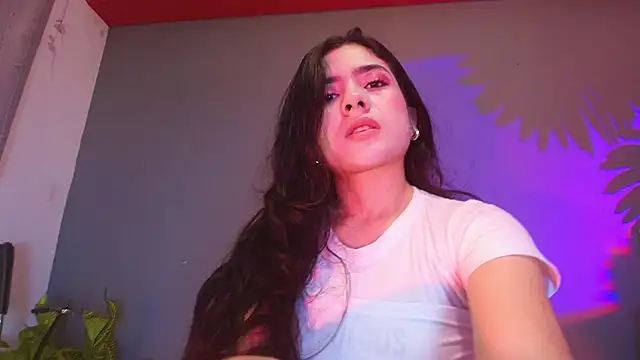 adara johnson   online show from April 15, 2026, 11:49 am