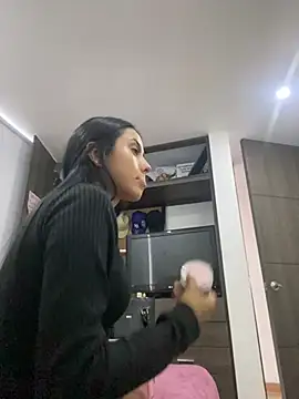 Snapshot of sophie_conor chatting on February 18, 2025, 8:14 pm sophie conor online show from February 18, 2025, 8:14 pm