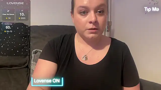 NaughtyWifeUK online show from December 30, 2024, 10:34 pm